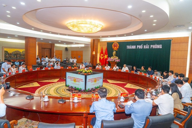 Toàn cảnh buổi làm việc.