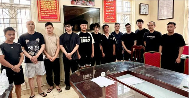 Các đối tượng trong đường dây đánh bạc qua game online, liên quan tới hàng ngàn con bạc. Ảnh: Công an Hà Nội Các đối tượng trong đường dây đánh bạc qua game online, liên quan tới hàng ngàn con bạc. Ảnh: Công an Hà Nội