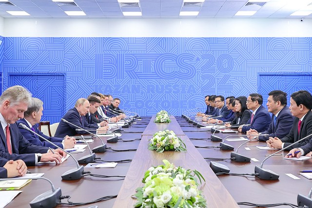 Thủ tướng Chính phủ Phạm Minh Chính hội đàm với Tổng thống Liên bang Nga Vladimir Putin. Ảnh: Nhật Bắc