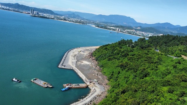 Dự án Cảng Liên Chiểu đang được đầu tư xây dựng.