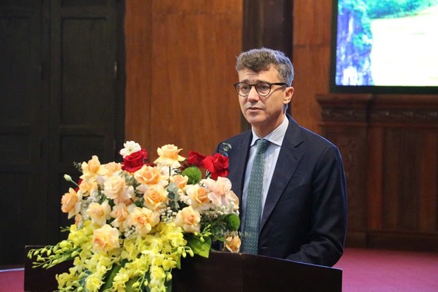 Ông Jonathan Baker, Trưởng đại diện Văn phòng UNESCO tại Hà Nội phát biểu khai mạc hội nghị
