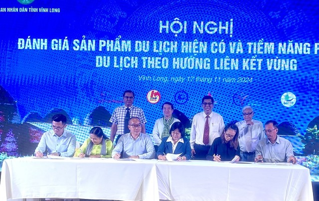 Các doanh nghiệp ký kết ghi nhớ thỏa thuận hợp tác khai thác du lịch tại Hội nghị Các doanh nghiệp ký kết ghi nhớ thỏa thuận hợp tác khai thác du lịch tại Hội nghị