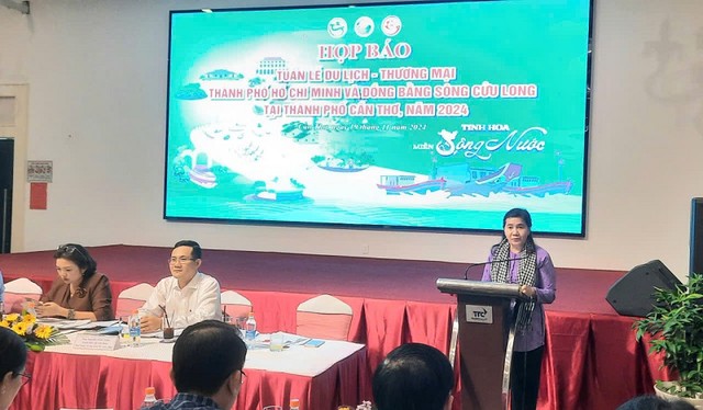 Phó Giám đốc Sở Văn hóa, Thể thao và Du lịch TP. Cần Thơ Đào Thị Minh Thúy thông tin về các hoạt động diễn ra tại Tuần lễ