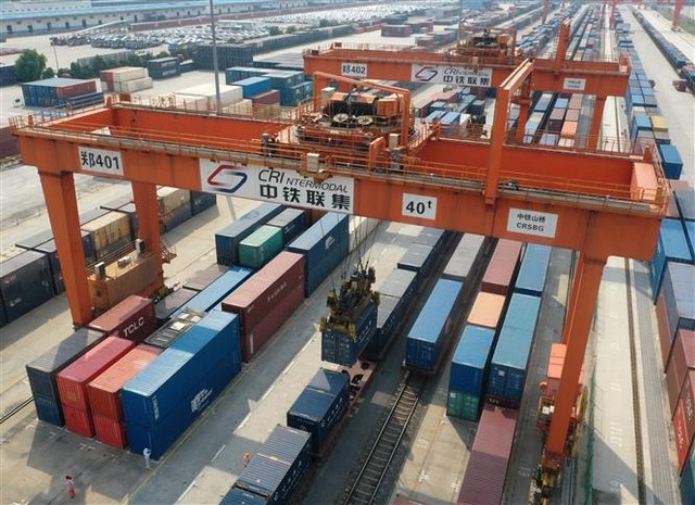 Quang cảnh cảng hàng hóa tại tỉnh Hà Nam, Trung Quốc. Ảnh: THX/TTXVN