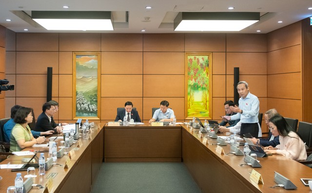 Đại biểu Phan Đức Hiếu, đoàn Thái Bình phát biểu tại Tổ 10 trong phiên thảo luận về Dự thảo Luật Quản lý và đầu tư vốn nhà nước tại doanh nghiệp