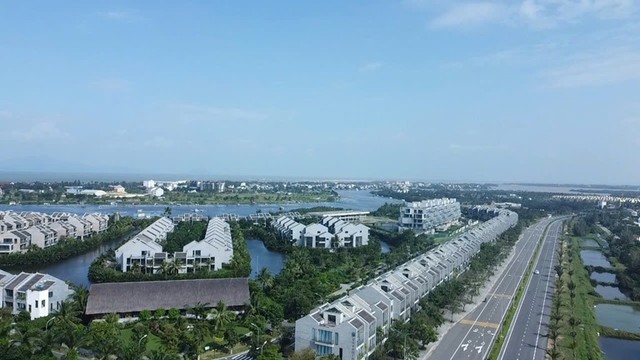 Tỉnh Quảng Nam đã thu hút đầu tư nhiều dự án trong nước và dự án vốn FDI. Tỉnh Quảng Nam đã thu hút đầu tư nhiều dự án trong nước và dự án vốn FDI.