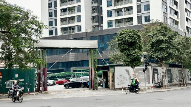 Cư dân hiện vẫn chưa được sử dụng bãi đỗ xe thông minh 3 tầng mà chủ đầu tư từng quảng cáo. Ảnh: Thanh Vũ Cư dân hiện vẫn chưa được sử dụng bãi đỗ xe thông minh 3 tầng mà chủ đầu tư từng quảng cáo. Ảnh: Thanh Vũ