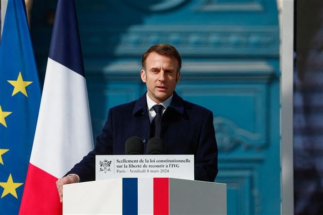 (Tư liệu) Tổng thống Pháp Emmanuel Macron phát biểu tại Paris ngày 8/3/2024. Ảnh: AFP/TTXVN