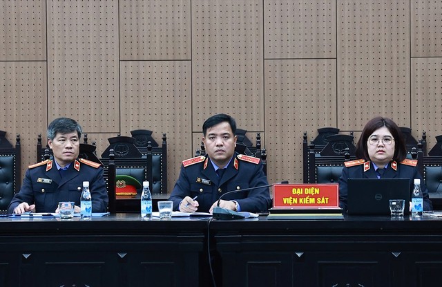 Đại diện Viện Kiểm sát Nhân dân TP. Hà Nội thực hành quyền công tố và kiểm sát xét xử phiên tòa.