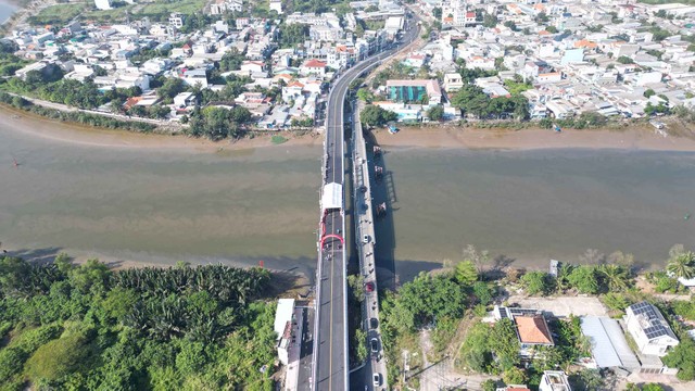 Cầu Phước Long kết nối huyện Nhà Bè và quận 7 tạo động lực phát triển kinh tế-xã hội.