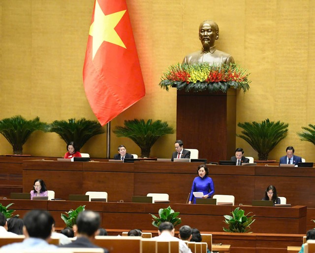 Đồng chí Nguyễn Thị Hồng - Ủy viên BCH TƯ Đảng, Thống đốc NHNN báo cáo tại kỳ họp thứ 8 Quốc hội khóa XV Đồng chí Nguyễn Thị Hồng - Ủy viên BCH TƯ Đảng, Thống đốc NHNN báo cáo tại kỳ họp thứ 8 Quốc hội khóa XV