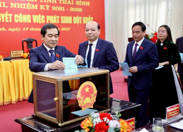 Các đại biểu HĐND tỉnh Thái Bình bỏ phiếu bầu Chủ tịch UBND tỉnh Thái Bình nhiệm kỳ 2021 – 2026. Các đại biểu HĐND tỉnh Thái Bình bỏ phiếu bầu Chủ tịch UBND tỉnh Thái Bình nhiệm kỳ 2021 – 2026.