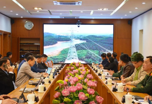 UBND tỉnh Lào Cai và EVN họp trực tuyến về triển khai Dự án Đường dây 500 kV Lào Cai - Vĩnh Yên. UBND tỉnh Lào Cai và EVN họp trực tuyến về triển khai Dự án Đường dây 500 kV Lào Cai - Vĩnh Yên.