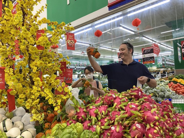 Các doanh nghiệp sản xuất, phân phối tại TP.HCM sẵn sàng cung ứng cho nhu cầu mua sắm cuối năm tăng cao.