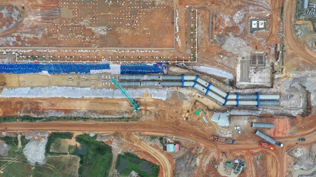 Lắp đặt đường ống nước làm mát - Nhà máy Nhiệt điện Quảng Trạch I.