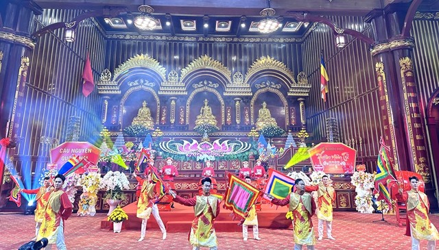 Lễ khai hội Xuân Yên Tử được tổ chức vào ngày 10 tháng Giêng hàng năm đã trở thành một nét đẹp văn hóa, thể hiện sâu sắc truyền thống “Uống nước, nhớ nguồn".