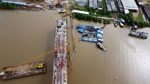 Khẩn trương thi công cầu Gành Hào nối 2 tỉnh Cà Mau - Bạc Liêu. Ảnh: Gia Minh