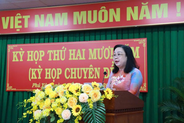 Chủ tịch HĐND tỉnh Phú Yên phát biểu tại kỳ họp. Nguồn: HĐND tỉnh Phú Yên.