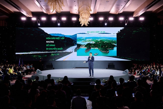 Ông Nguyễn Đình Vĩnh, Giám đốc kinh doanh Sun Property chia sẻ thông tin dự án Thành phố Vịnh trung tâm Xanh Island