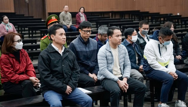 Các bị cáo trong phiên tòa sơ thẩm.