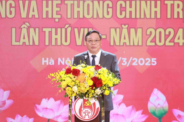 Phó bí thư thường trực Thành ủy Nguyễn Văn Phong Phát biểu tại buổi lễ. Phó bí thư thường trực Thành ủy Nguyễn Văn Phong Phát biểu tại buổi lễ.