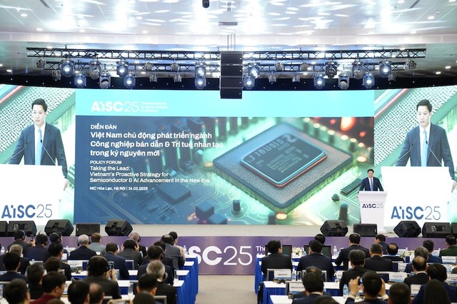 Diễn đàn chính sách với chủ đề “Việt Nam chủ động phát triển ngành công nghiệp bán dẫn và trí tuệ nhân tạo trong kỷ nguyên mới” nằm trong khuôn khổ Hội nghị AISC 2025.