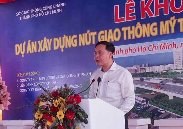 Phát biểu tại buổi lễ ông Mai Hữu Quyết, Phó chủ tịch UBND TP. Thủ Đức cho biết, dự án đã nhận được sự ủng hộ cao của người dân bị ảnh hưởng khi dự án đi qua. Phát biểu tại buổi lễ ông Mai Hữu Quyết, Phó chủ tịch UBND TP. Thủ Đức cho biết, dự án đã nhận được sự ủng hộ cao của người dân bị ảnh hưởng khi dự án đi qua.