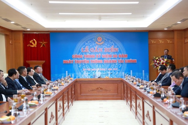 Toàn cảnh buổi lễ gắn biển Công trình kỷ niệm 80 năm Ngày Truyền thống ngành Tài chính. Toàn cảnh buổi lễ gắn biển Công trình kỷ niệm 80 năm Ngày Truyền thống ngành Tài chính.