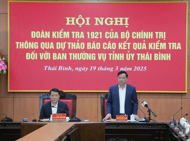 Ông Nguyễn Khắc Thận, Bí thư Tỉnh ủy phát biểu tại hội nghị.