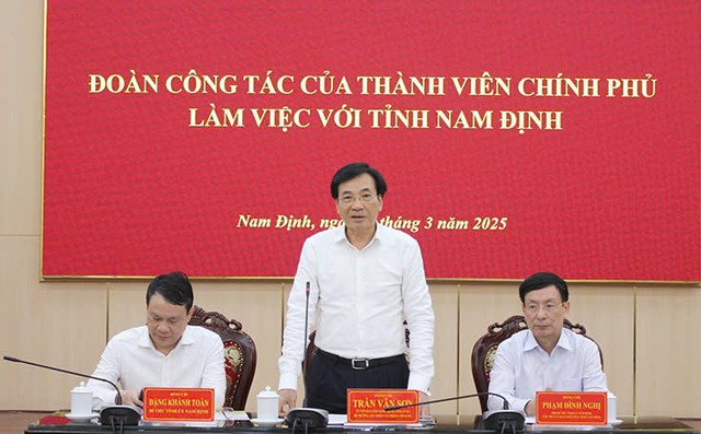 Ủy viên Trung ương Đảng, Bộ trưởng, Chủ nhiệm Văn phòng Chính phủ Trần Văn Sơn phát biểu tại buổi làm việc. Ảnh: Thành Trung