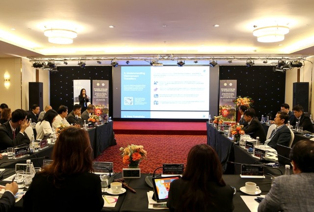 Bà Huỳnh Thị Mai Thy trình bày tham luận với chủ đề “Đại lý du lịch online và Du lịch địa phương: Quan hệ đối tác vì sự tăng trưởng bền vững”.