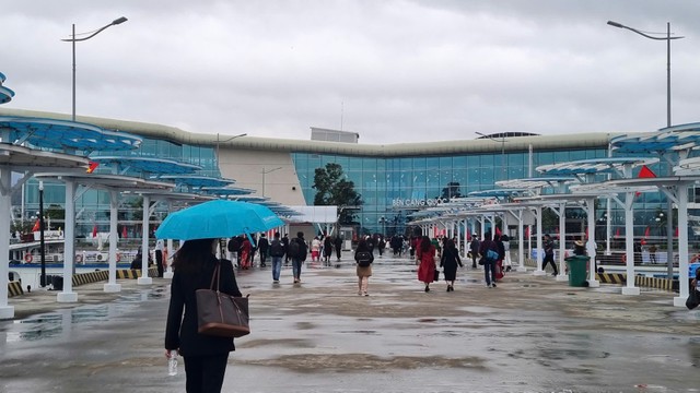 Từ ngày 29/3, Quảng Ninh đưa vào khai thác các hành trình du lịch từ Cảng tàu khách Ao Tiên đến các điểm du lịch trên vịnh Bái Tử Long. Ảnh: Quỳnh Nga