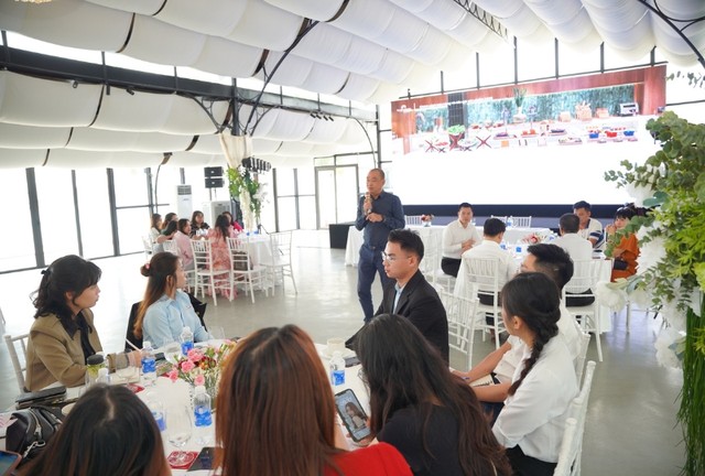 Ông Đoàn Ngọc Tùng, Phó chủ tịch CLB Lữ hành Unesco Hà Nội đóng góp ý kiến phát triển du lịch Tuần Châu.