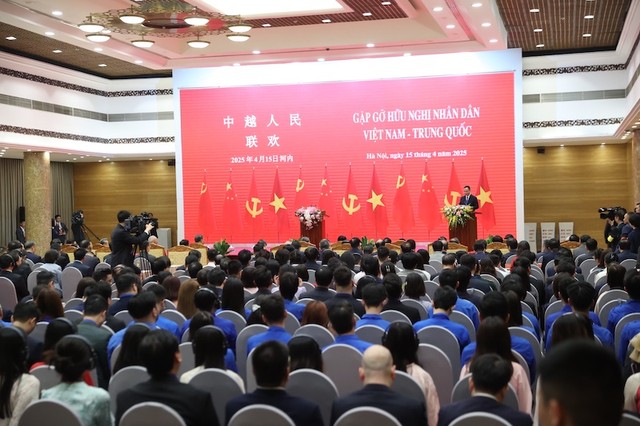 Hoạt động Gặp gỡ hữu nghị nhân dân Việt Nam - Trung Quốc sáng 15/4. Ảnh: Đức Thanh Hoạt động Gặp gỡ hữu nghị nhân dân Việt Nam - Trung Quốc sáng 15/4. Ảnh: Đức Thanh