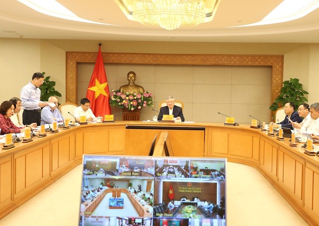 Phó thủ tướng Thường trực Chính phủ Nguyễn Hòa Bình chủ trì cuộc họp của Ban Chỉ đạo 751 với lãnh đạo một số bộ, ngành, địa phương về tháo gỡ khó khăn, vướng mắc cho các dự án điện năng lượng tái tạo - Ảnh: VGP/Nguyễn Hoàng