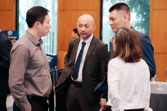 Các cổ đông lớn trao đổi mối quan tâm và kỳ vọng bên lề ĐHCĐ