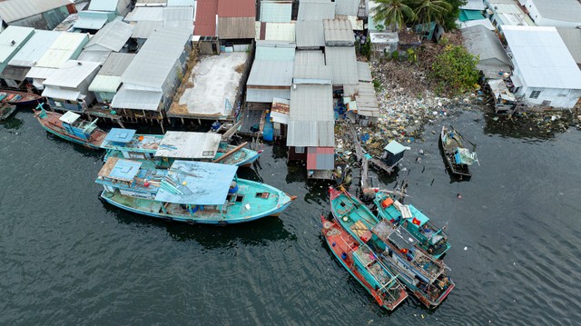Rác thải và nước thải là những tồn đọng chưa được giải quyết dứt điểm tại Phú Quốc. Rác thải và nước thải là những tồn đọng chưa được giải quyết dứt điểm tại Phú Quốc.