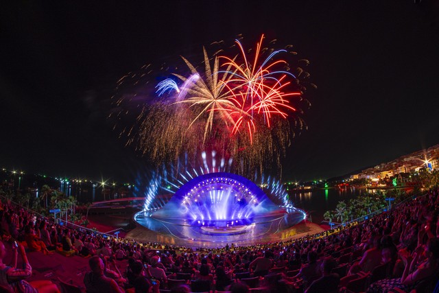 Phú Quốc trong những năm qua trở thành “hiện tượng” của du lịch Việt Nam và thế giới nhờ lợi thế về cảnh quan và những sản phẩm du lịch đẳng cấp liên tục được đầu tư. Phú Quốc trong những năm qua trở thành “hiện tượng” của du lịch Việt Nam và thế giới nhờ lợi thế về cảnh quan và những sản phẩm du lịch đẳng cấp liên tục được đầu tư.