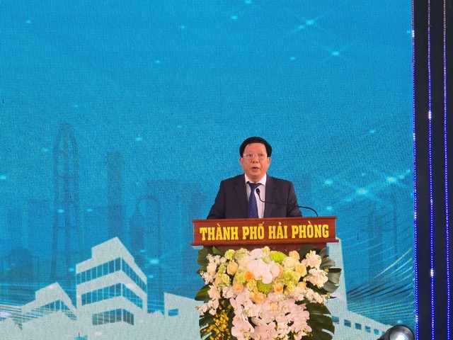 Ông Nguyễn Đức Thọ, Phó chủ tịch UBND TP. Hải Phòng phát biểu tại lễ khởi công. Ảnh: Thanh Sơn