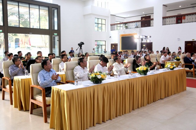 Tham dự buổi lễ có các đại diện lãnh đạo một số đơn vị thuộc Bộ Tài chính.