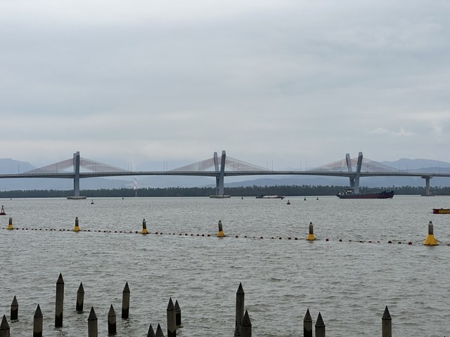 Hải Phòng có hệ thống sông ngòi phong phú, hơn 50 con sông lớn nhỏ và 16 tuyến sông chính