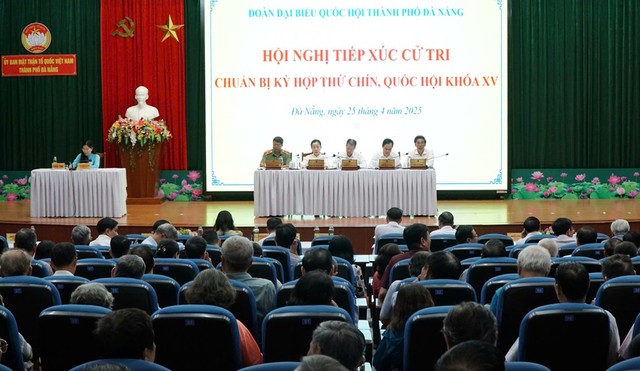 Đoàn Đại biểu quốc hội đơn vị TP. Đà Nẵng tiếp xúc cử tri trên địa bàn thành phố.