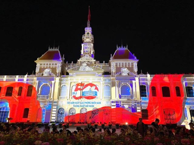 Khép lại chương trình là biểu tượng kỷ niệm 50 năm Ngày Giải phóng miền Nam, thống nhất đất nước.