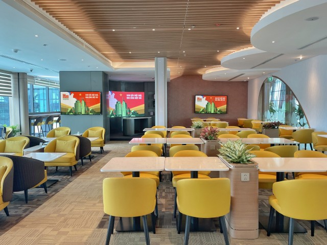 Quý khách hàng sẽ được tận hưởng những đặc quyền dịch vụ cao cấpmang đến những khoảnh khắc trải nghiệm thư giãn tại phòng chờ Vietcombank Priority