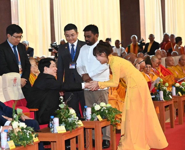 Chủ tịch nước Lương Cường, Đại lão hòa thượng Thích Trí Quảng, Đức Pháp chủ Giáo hội Phật giáo Việt Nam, Tổng thống Sri Lanka, nữ tỷ phú Nguyễn Thị Phương Thảo đã tham dự các hoạt động của Vesak 2025.