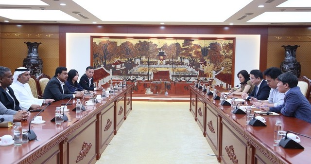 Quang cảnh buổi làm việc.