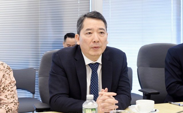 Thứ trưởng Bộ Tài chính Cao Anh Tuấn tại buổi làm việc với Intel. (Ảnh: Hằng Thu)