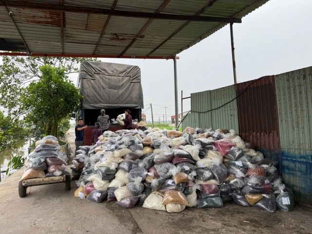 Số lượng thực phẩm chức năng giả, nguyên liệu bị phát hiện, thu giữ lên tới 100 tấn.