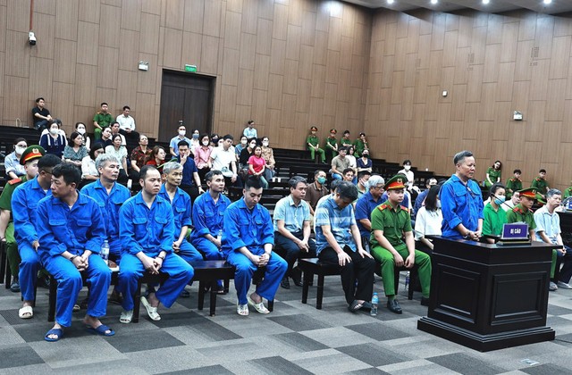 Có 27 bị cáo bị đưa ra xét xử tại phiên tòa sơ thẩm.