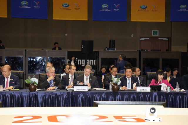 Bộ trưởng Nguyễn Hồng Diên dự khai mạc Hội nghị Bộ trưởng Thương mại APEC tại Jeju, Hàn Quốc.